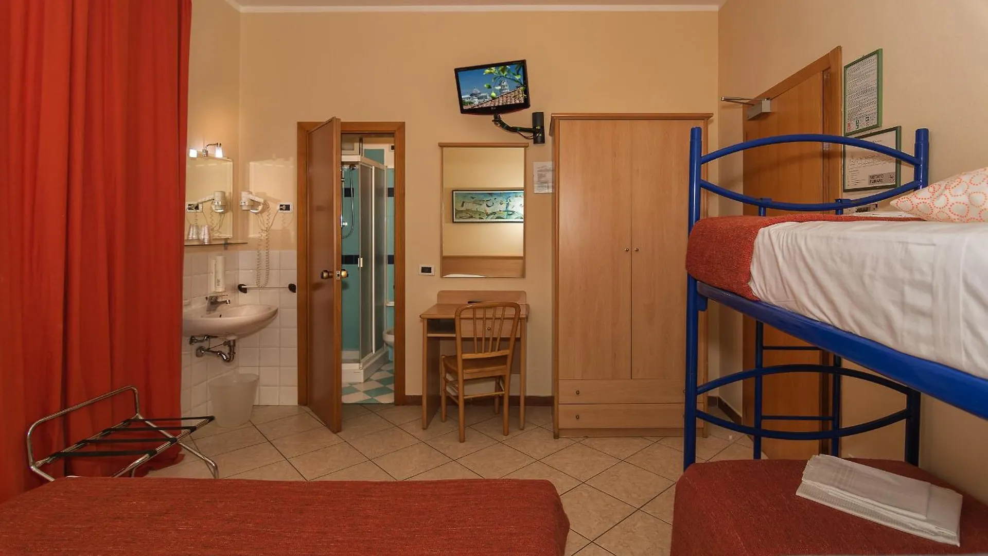 Hotel Astor Pisa 2*,  İtalya